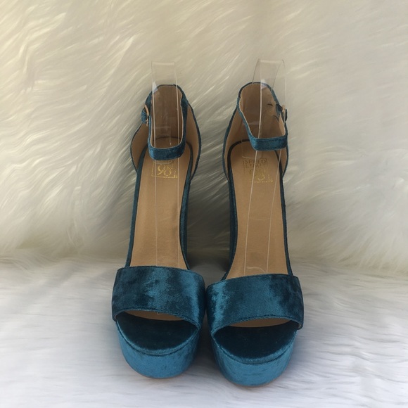 Shoes - LAST VELVET HEEL 💙